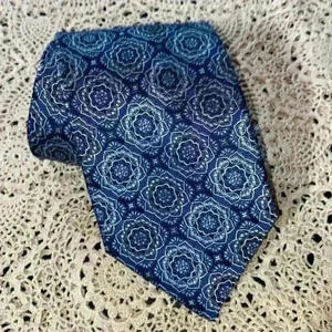 Oak Hill Premium 100% silk tie